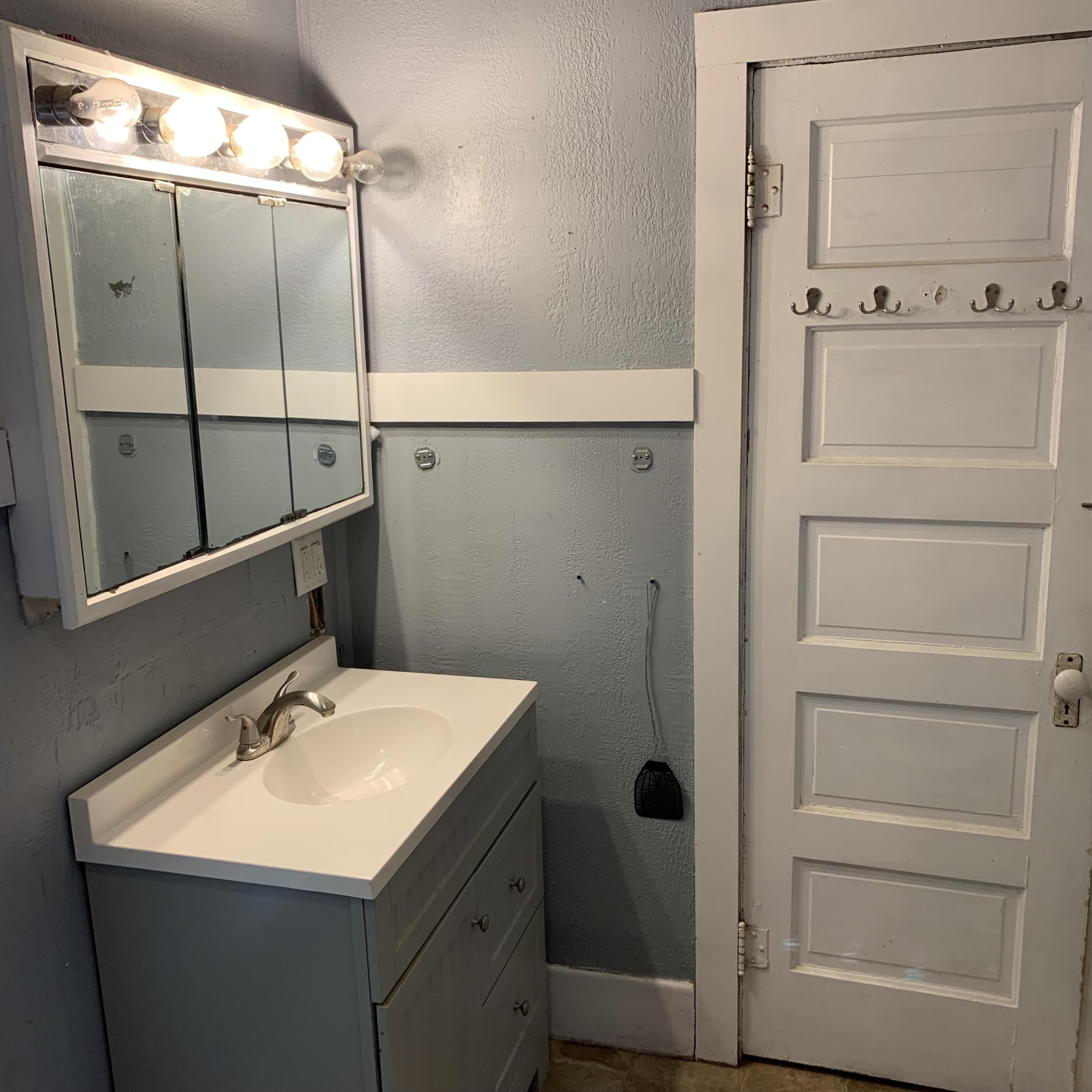 417 South Center Street Hartford, MI 49057 - Photo 11 of 22 IMG_5810