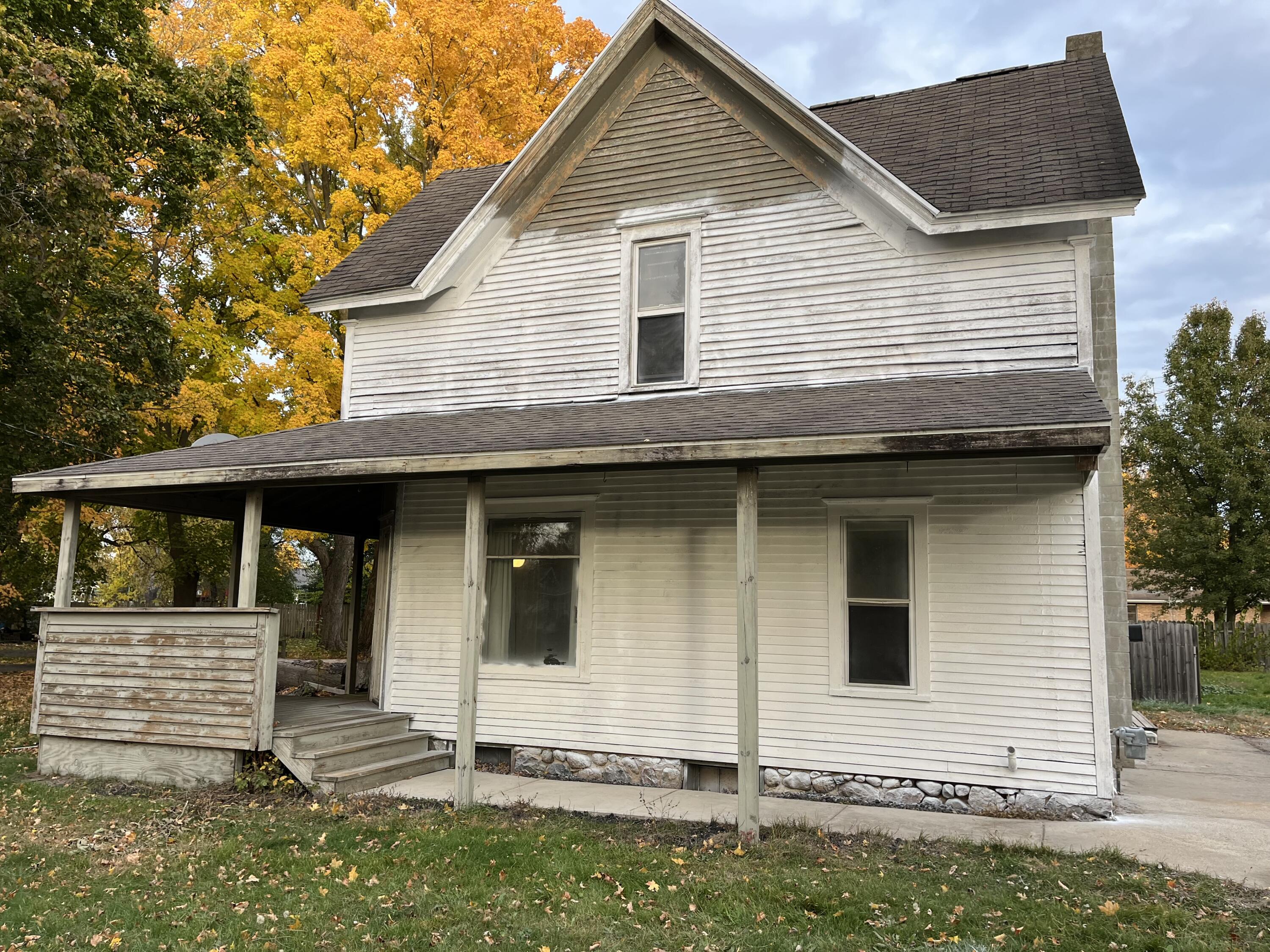 417 South Center Street Hartford, MI 49057 - Photo 2 of 22 IMG_1956