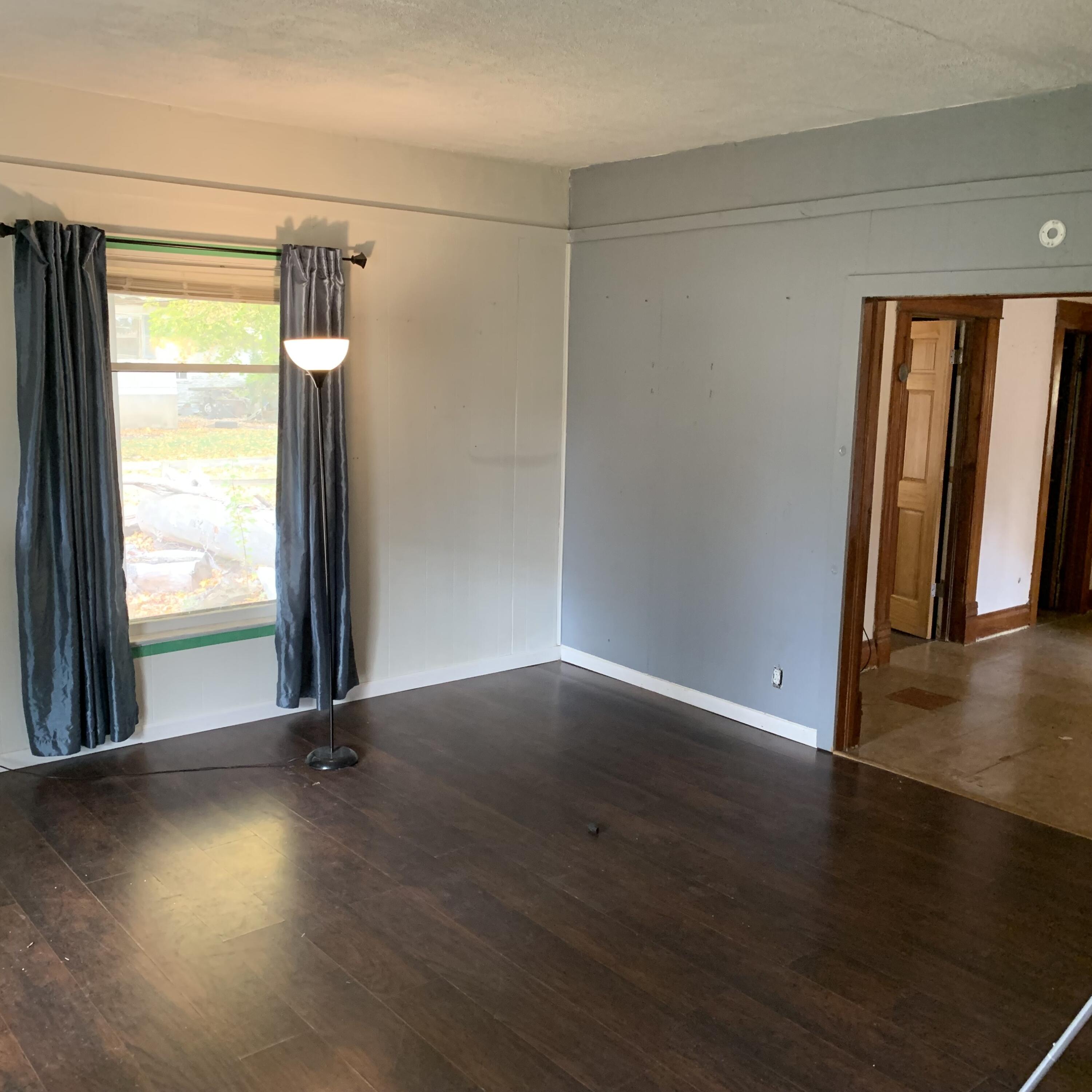 417 South Center Street Hartford, MI 49057 - Photo 6 of 22 IMG_5805