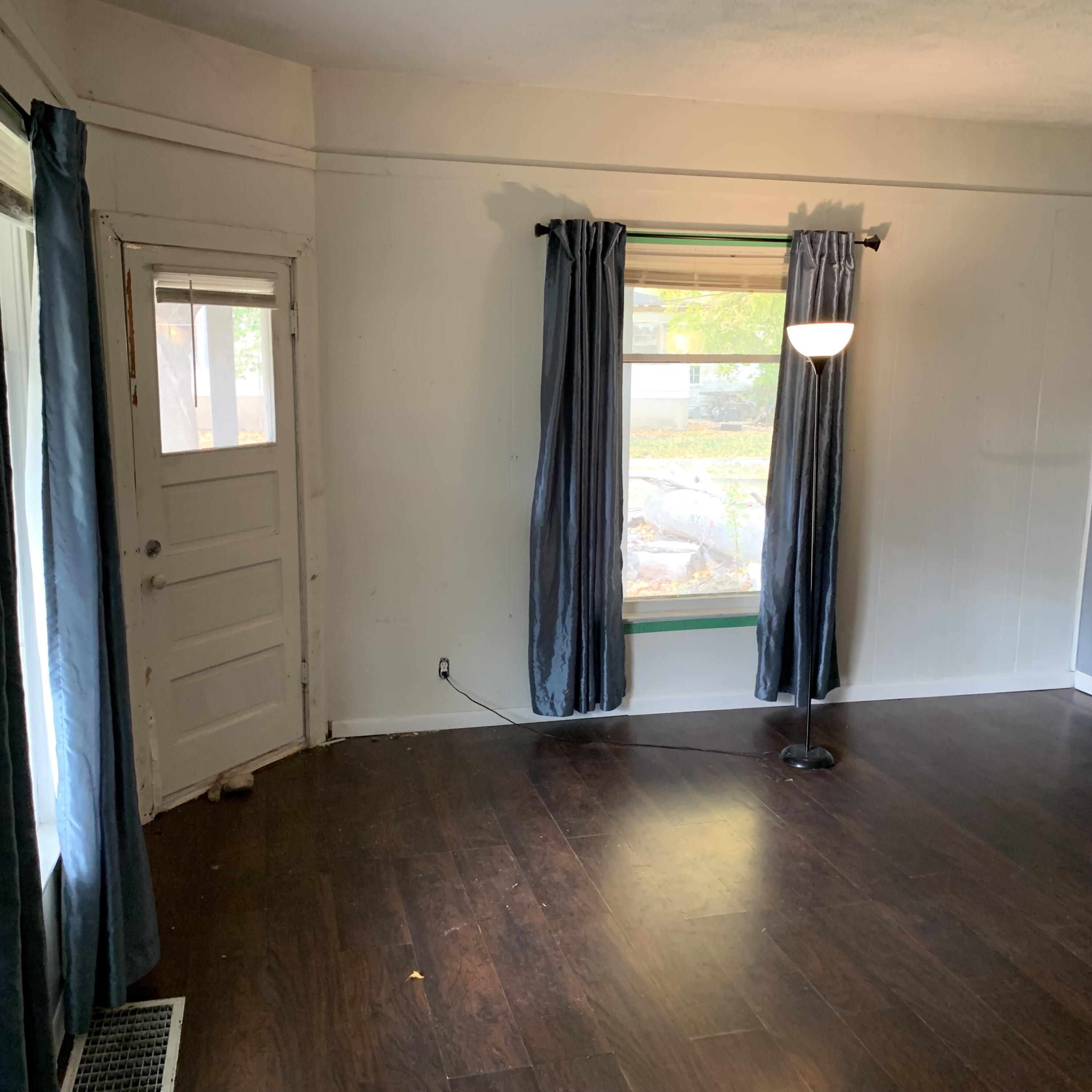 417 South Center Street Hartford, MI 49057 - Photo 7 of 22 IMG_5806