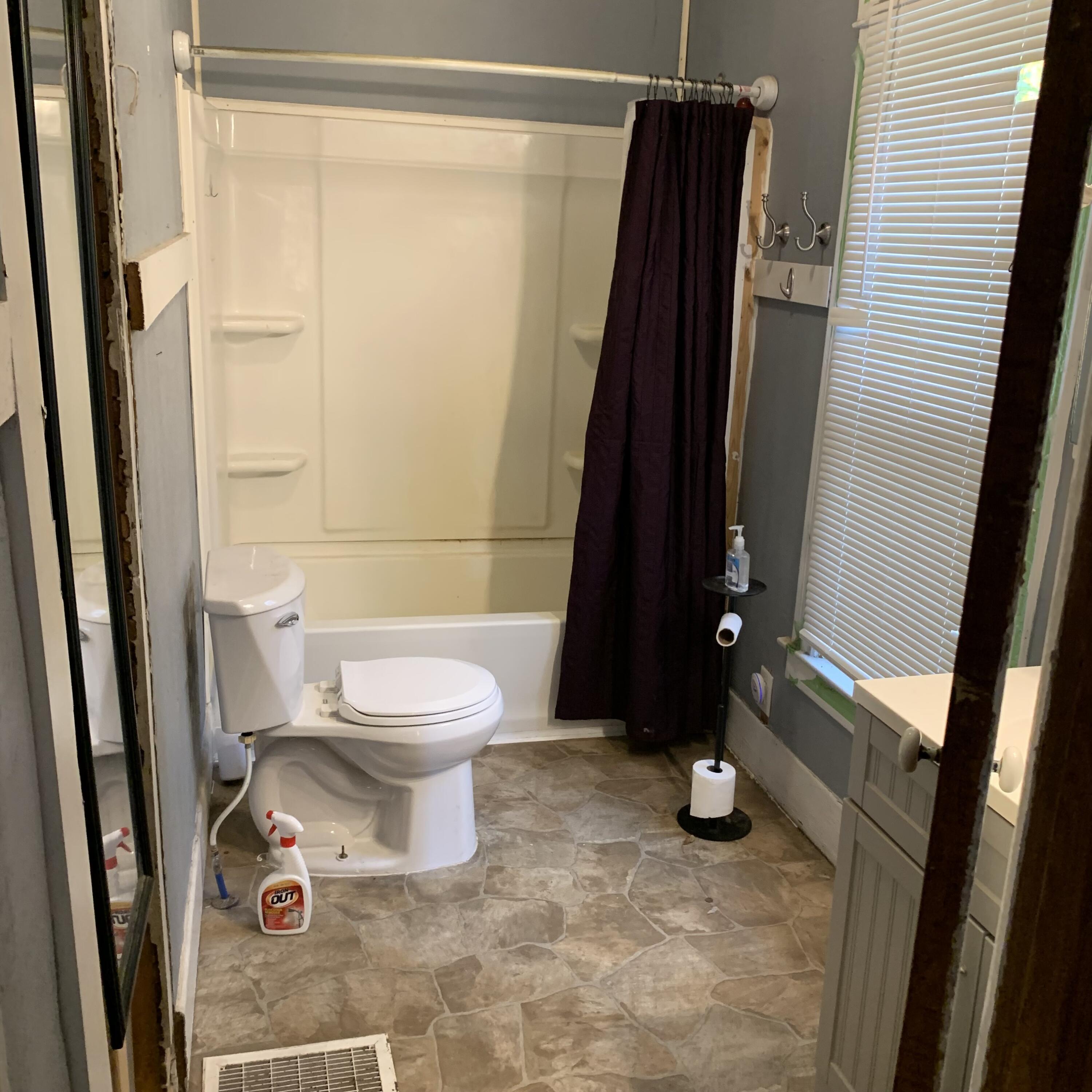 417 South Center Street Hartford, MI 49057 - Photo 10 of 22 IMG_5809