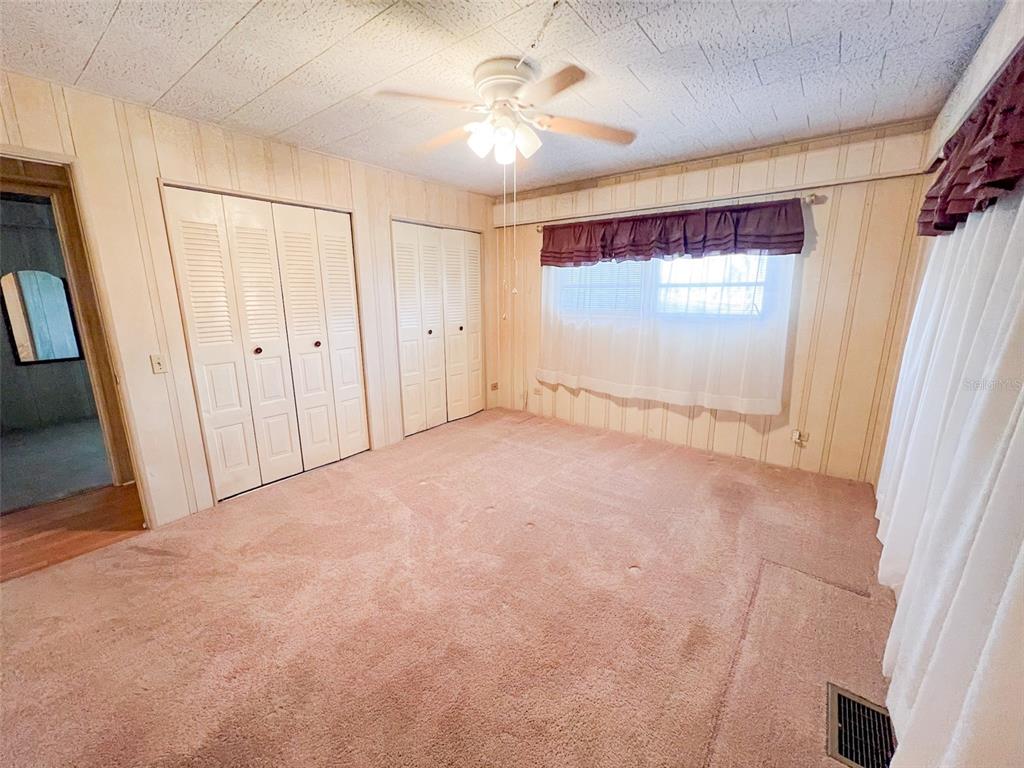 29129 Johnston Road, Unit 2557 Dade City, FL 33523 - Photo 5 of 13 a view of an empty room with a window