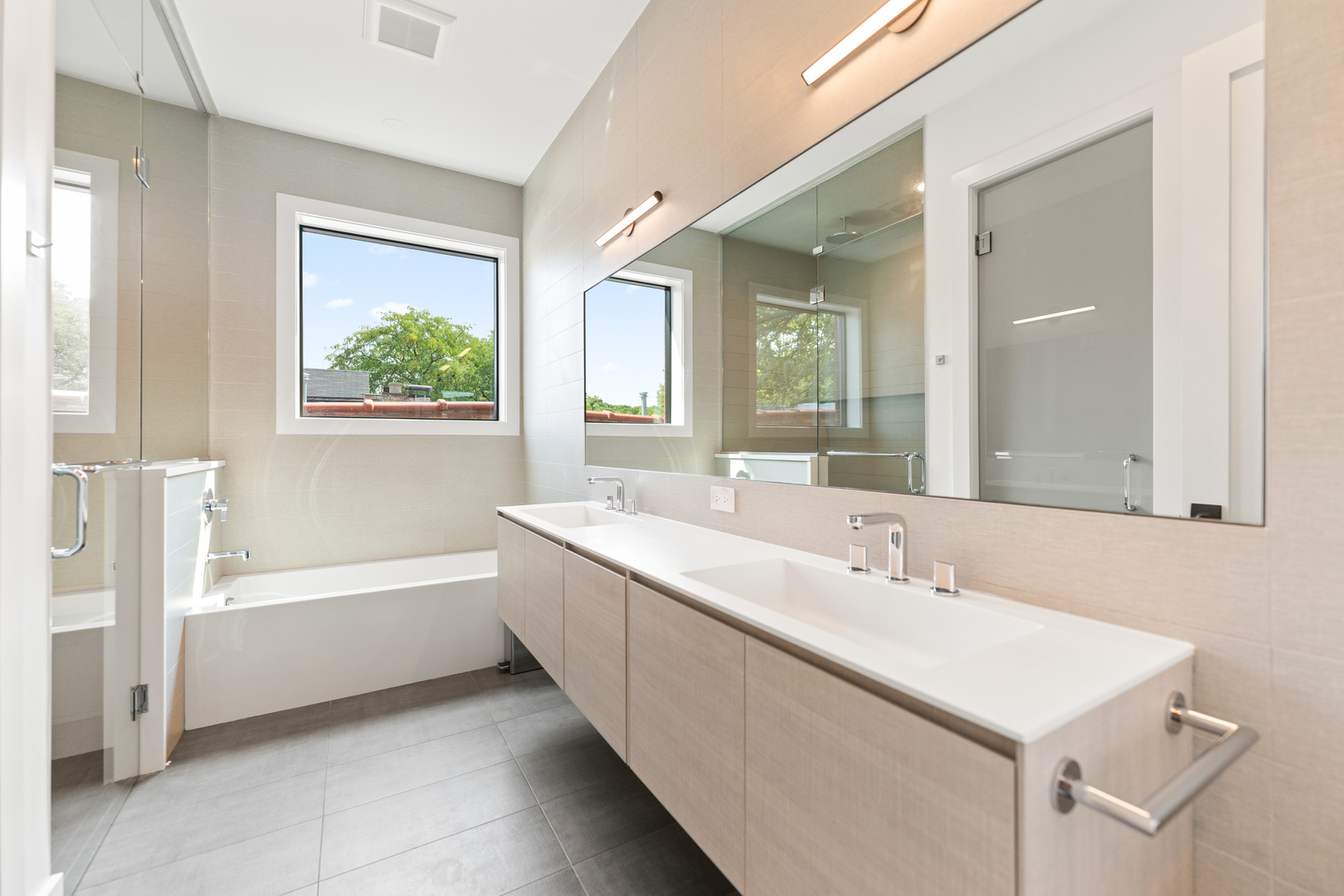 912 West Webster Avenue, Unit 2E Chicago, IL 60614 - Photo 18 of 35