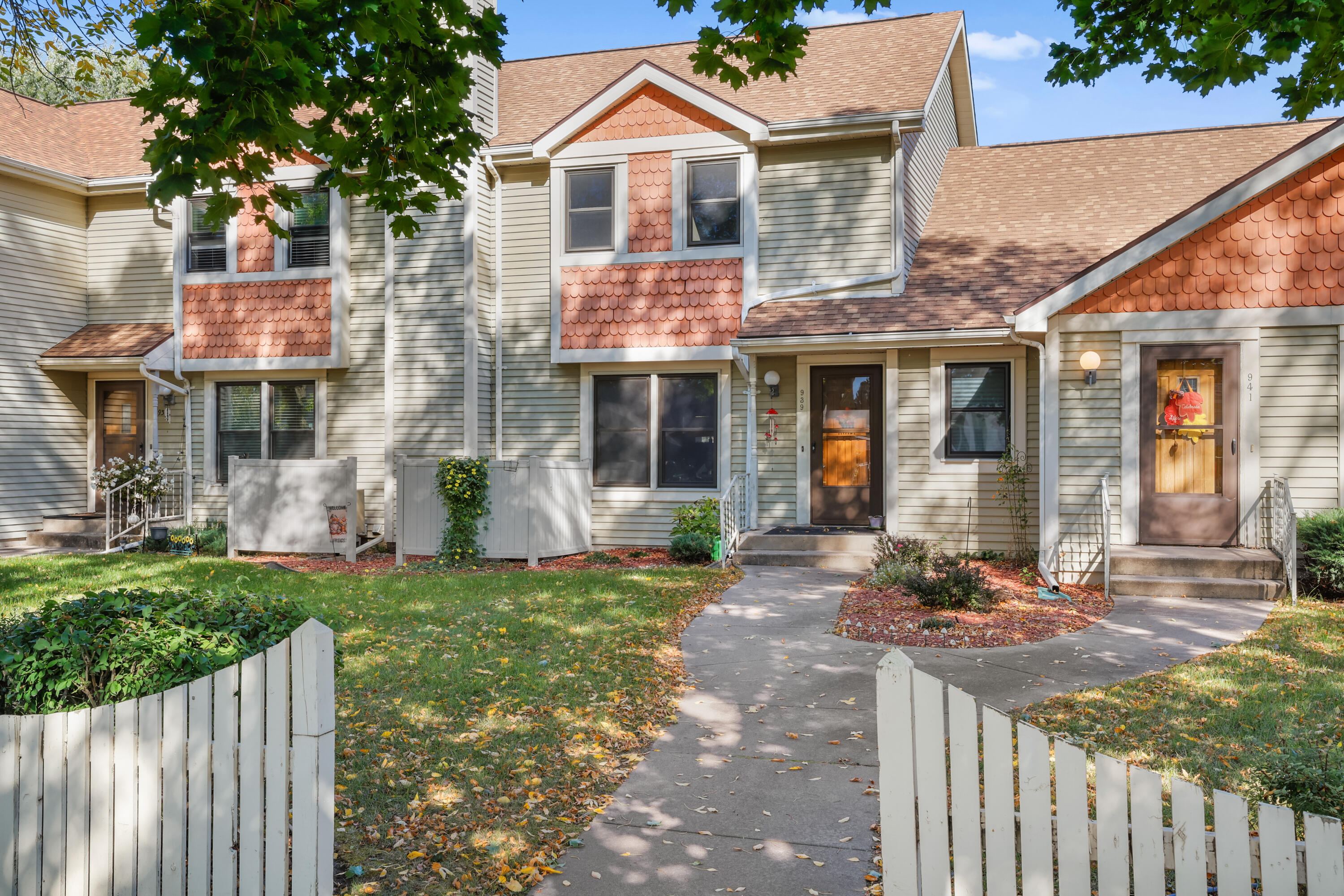 939 Sunset Place Onalaska, WI 54650 - Photo 2 of 24 _C8A9860