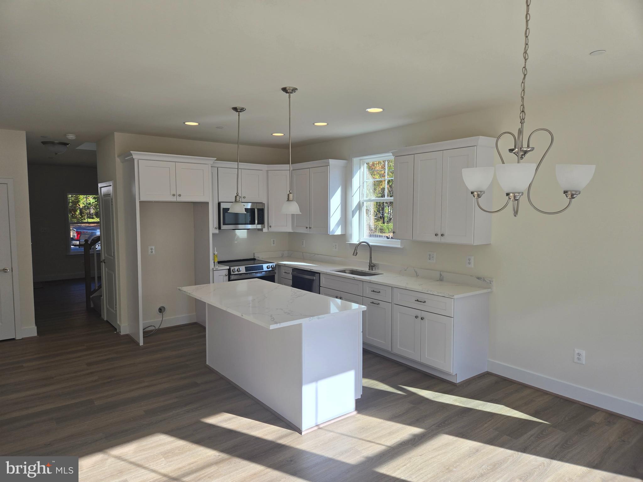 675 Powhatan Beach Road Pasadena, MD 21122 - Photo 7 of 20 Gallery Image 7