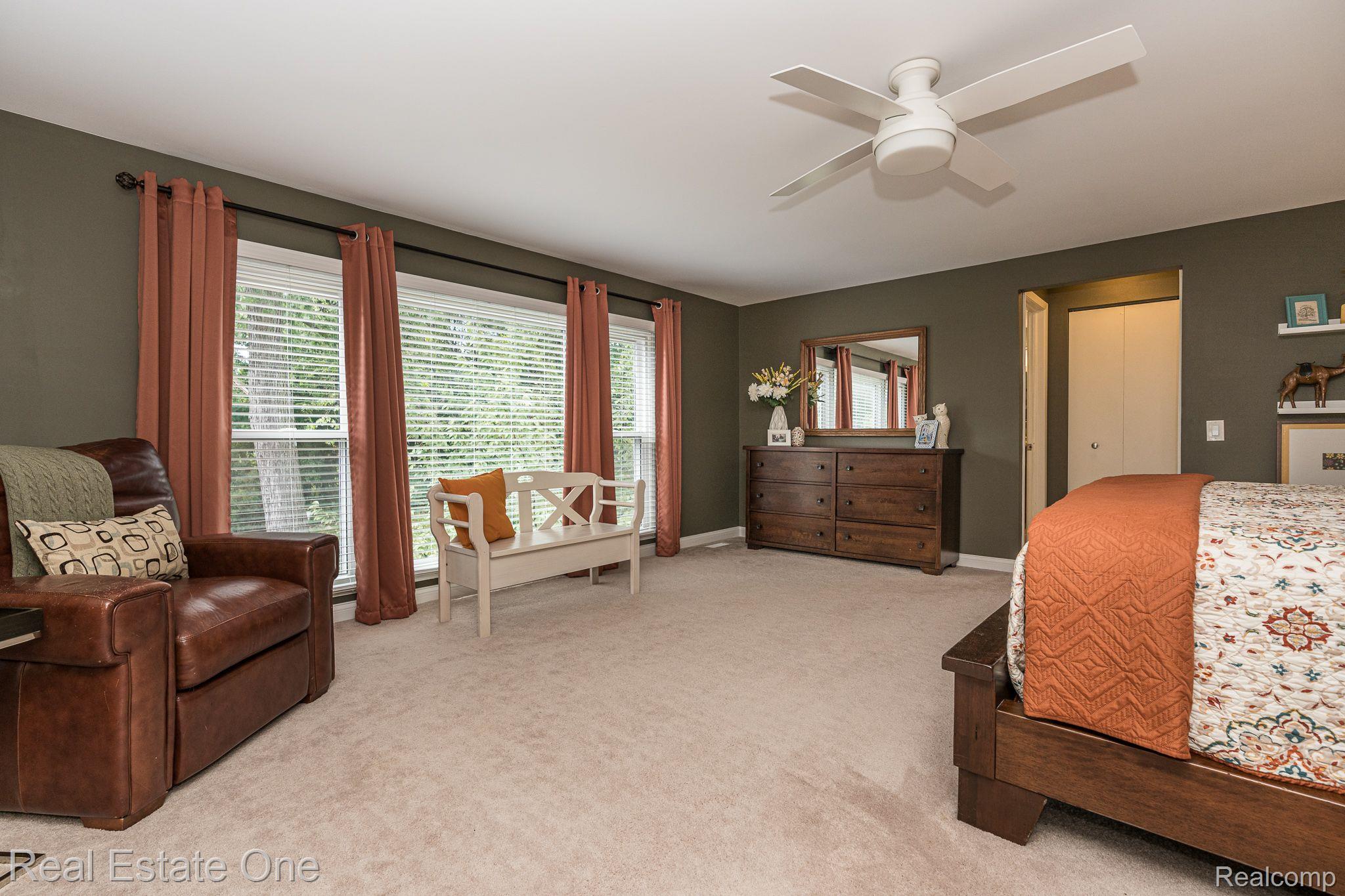 925 Laurel Avenue Rochester, MI 48309 - Photo 20 of 37 Primary Bedroom with oversized windows