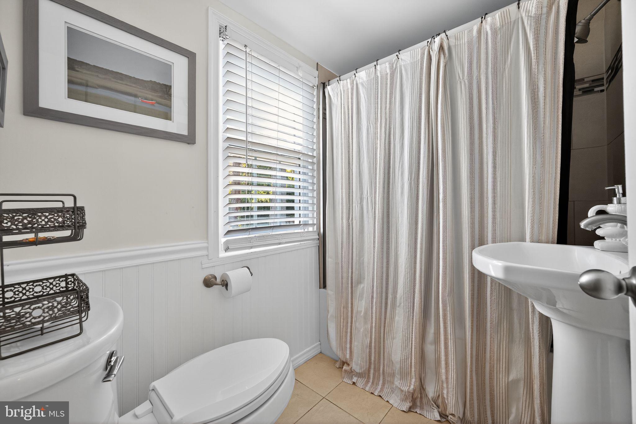 1902 Lambert Road Jenkintown, PA 19046 - Photo 21 of 40 Bathroom with tub 2nd floor
