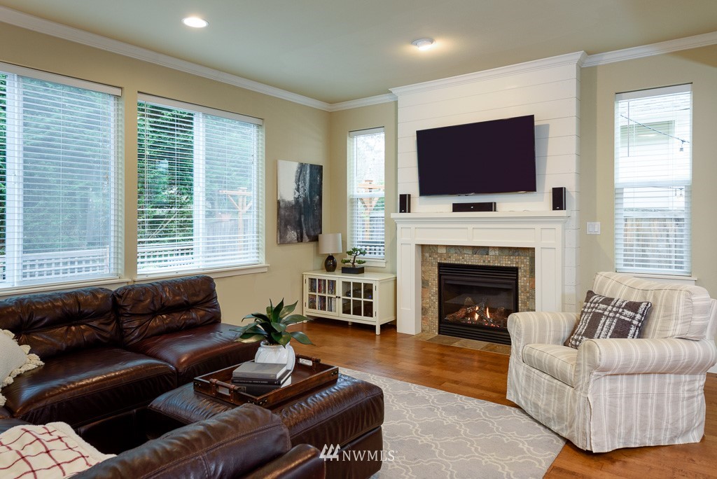 5406 Northeast 6th Court Renton, WA 98059 - Photo 11 of 25 Gallery Image 11