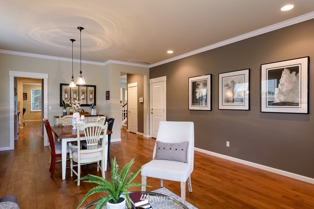 5406 Northeast 6th Court Renton, WA 98059 - Photo 3 of 25 Gallery Image 3