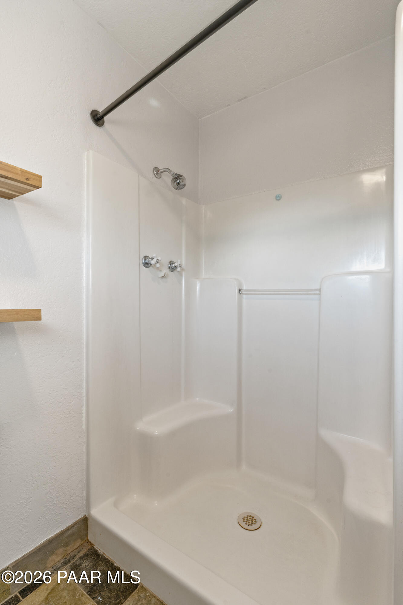 685 West Iris Road Paulden, AZ 86334 - Photo 12 of 33 a bathroom with a shower
