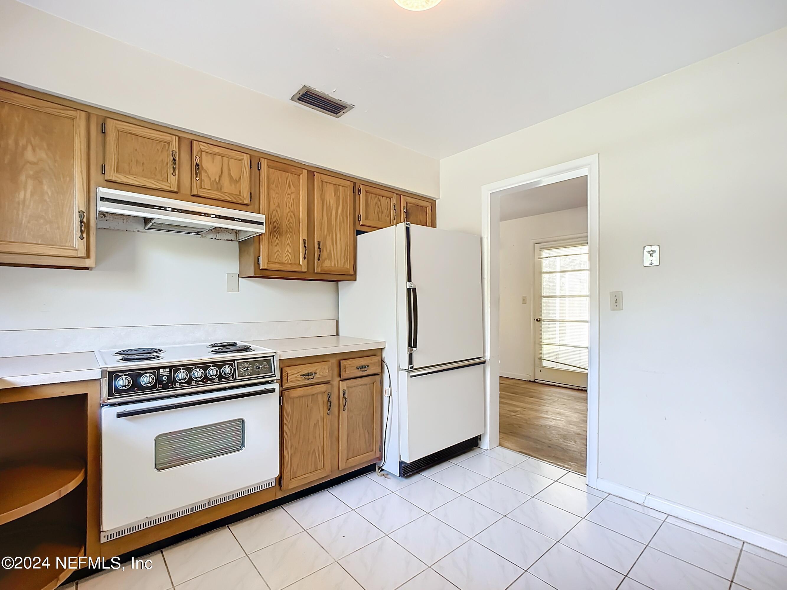 7838 Scotland Road Jacksonville, FL 32217 - Photo 9 of 29 7838 Scotland Road-24
