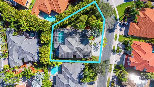 a view of a livingroom with furniture window and outside view