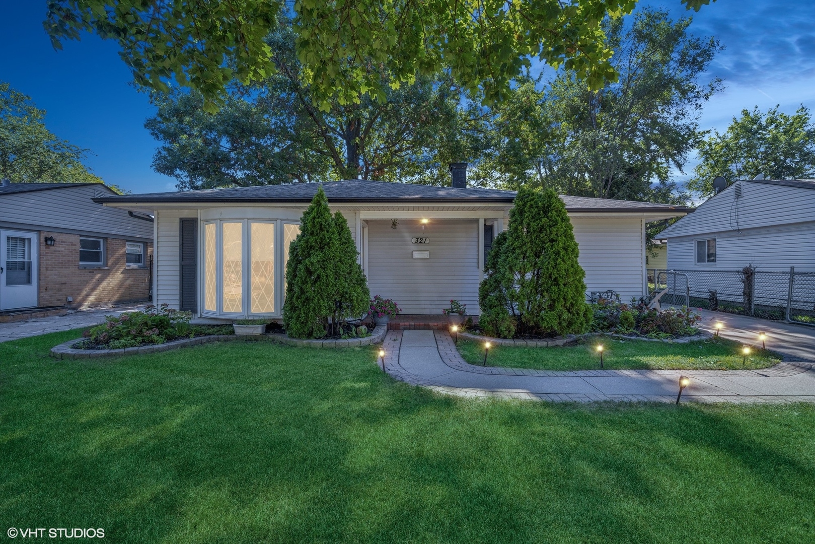 321 East Dennis Road Wheeling, IL 60090 - Photo 1 of 15 front view of a house with a yard