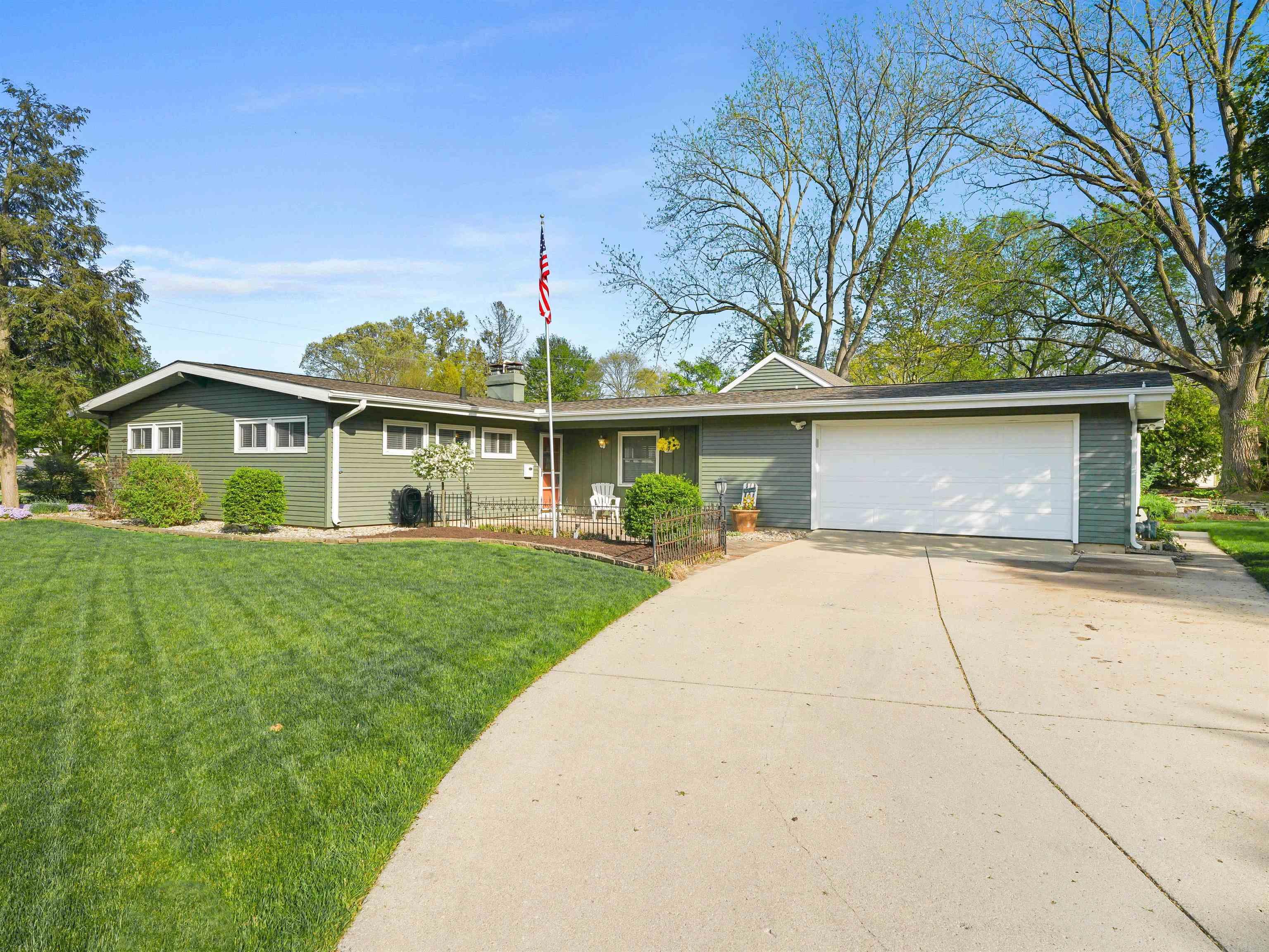 3306 Springbrook Drive South Bend, IN 46614 - Photo 1 of 21