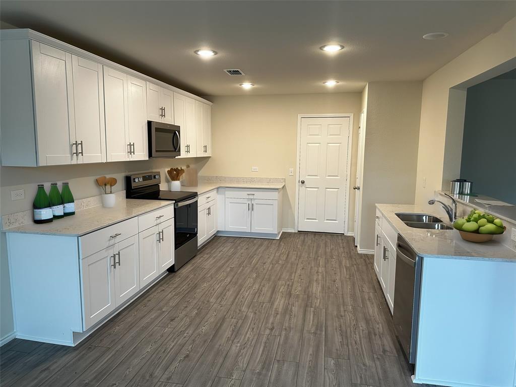 320 Glenwick Lane Van Alstyne, TX 75495 - Photo 7 of 11