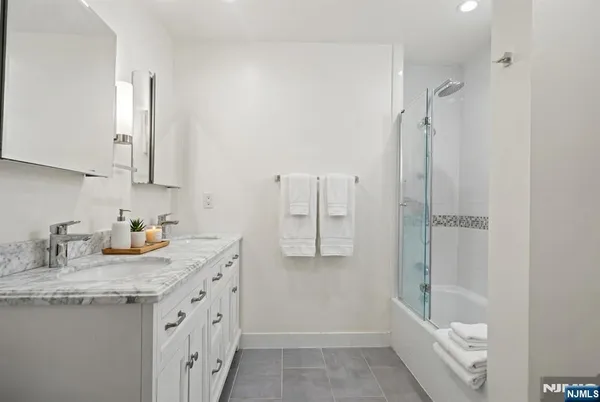 $1,100,000 | 436 Undercliff Avenue, Edgewater, NJ 07020