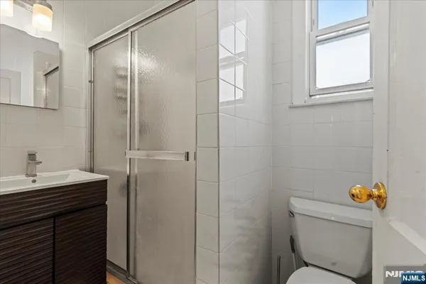 $1,100,000 | 436 Undercliff Avenue, Edgewater, NJ 07020