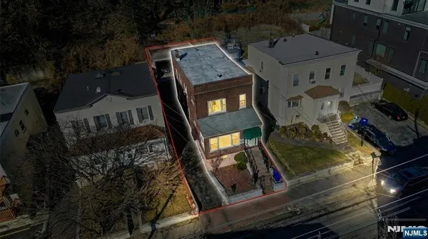 $1,100,000 | 436 Undercliff Avenue, Edgewater, NJ 07020