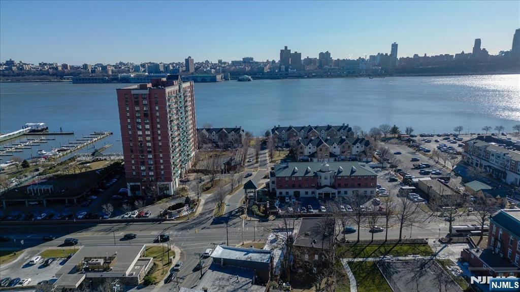 436 Undercliff Avenue Edgewater, NJ 07020 - Photo 27 of 33 a view of a city
