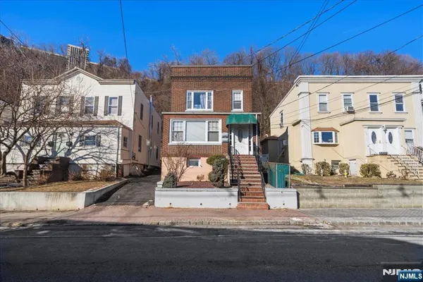$1,100,000 | 436 Undercliff Avenue, Edgewater, NJ 07020