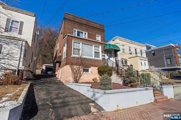 $1,100,000 | 436 Undercliff Avenue, Edgewater, NJ 07020