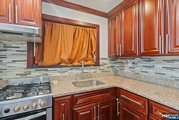 $1,100,000 | 436 Undercliff Avenue, Edgewater, NJ 07020