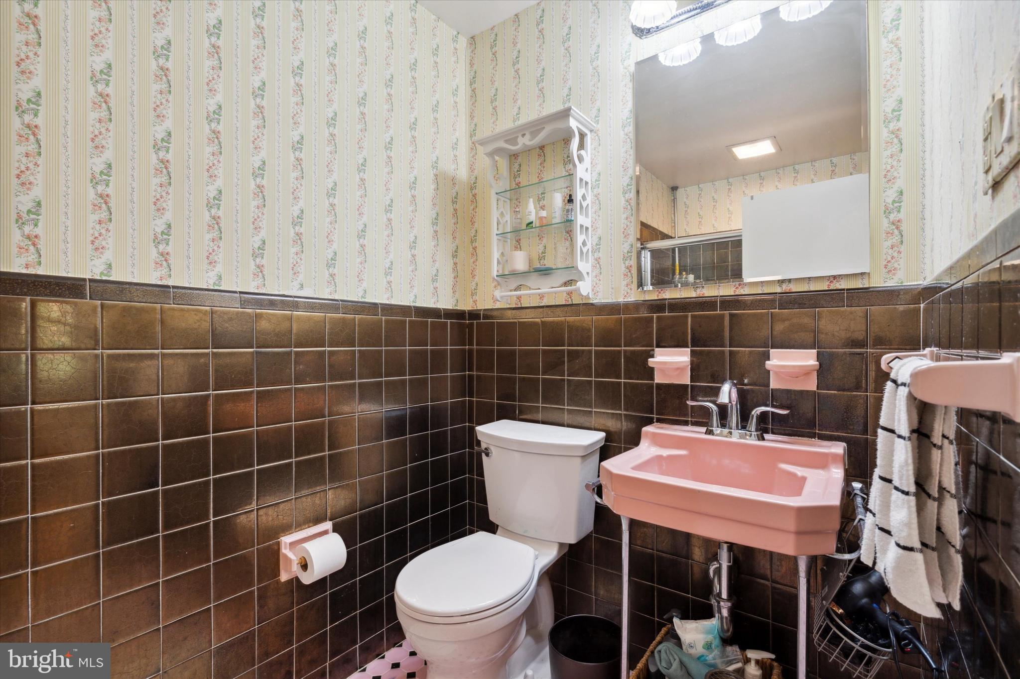 982 Dale Road Jenkintown, PA 19046 - Photo 26 of 36 Primary Bathroom.