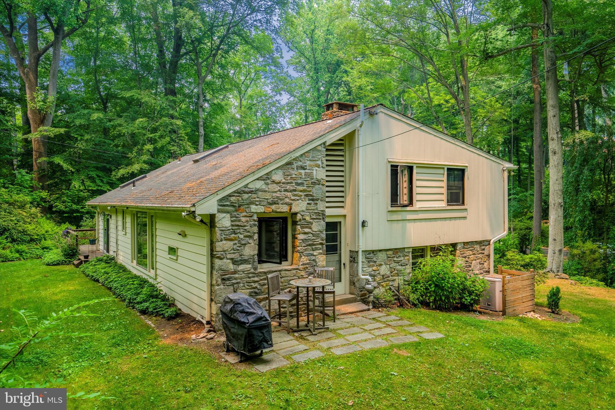 982 Dale Road Jenkintown, PA 19046 - Photo 4 of 36 Left Side of House.
