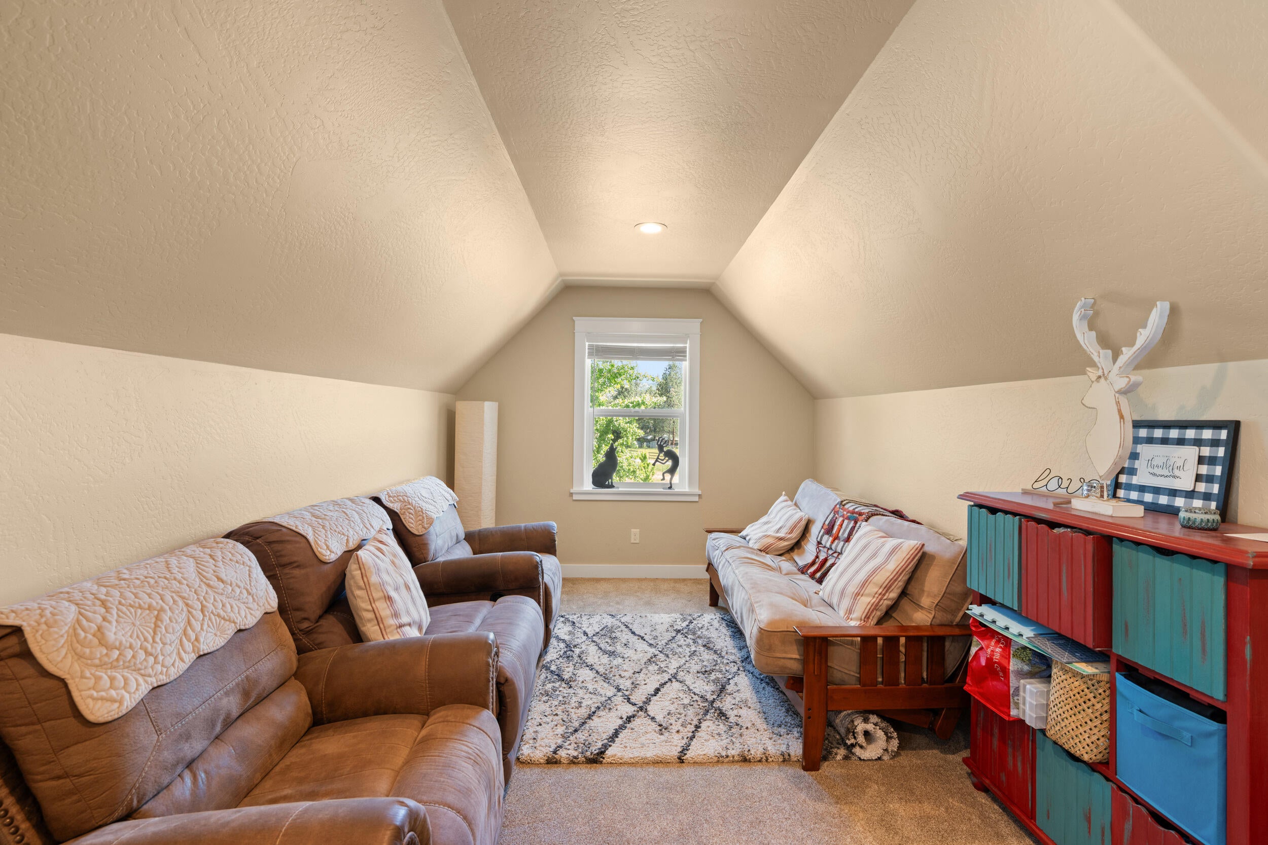 7765 Colonial Way Central Point, OR 97502 - Photo 30 of 50 Family Rec. Room Upstairs
