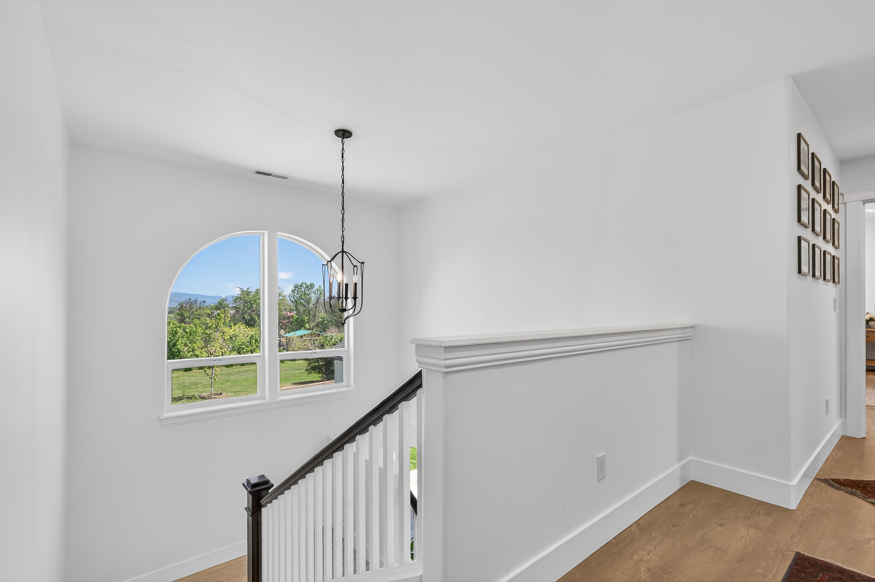 670 Old Stage Road Central Point, OR 97502 - Photo 14 of 79 9R9A7554