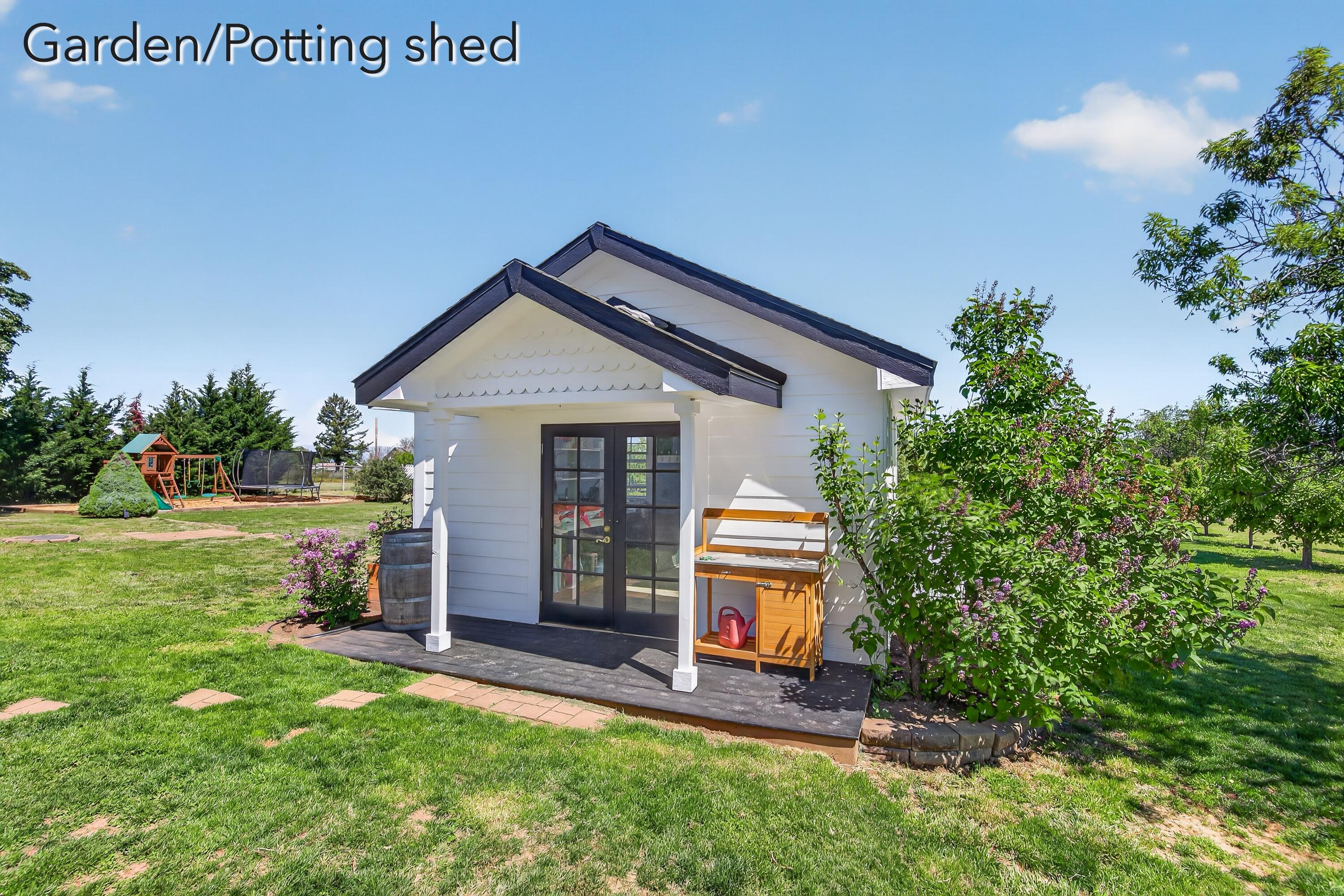 670 Old Stage Road Central Point, OR 97502 - Photo 37 of 79 9R9A7389