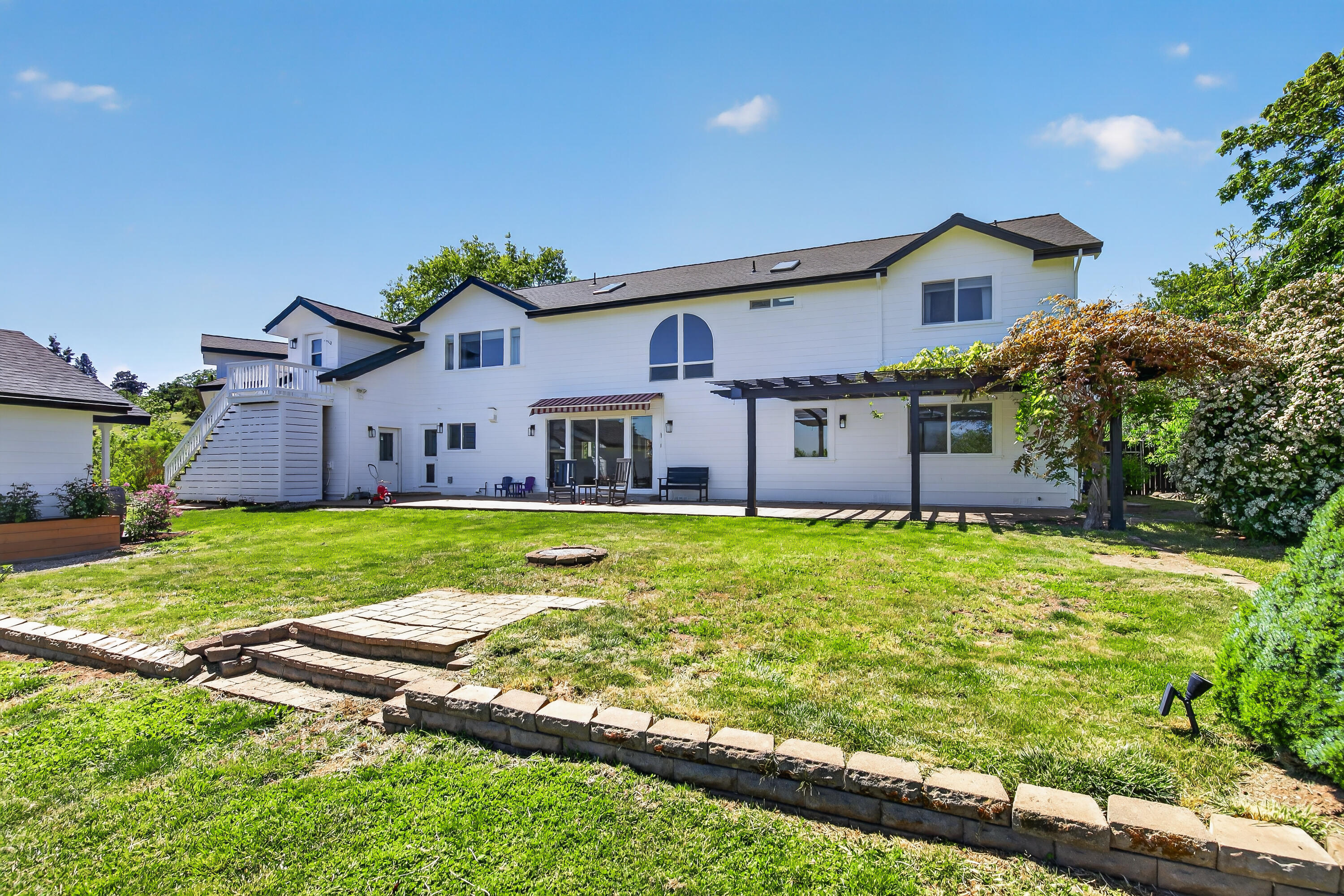 670 Old Stage Road Central Point, OR 97502 - Photo 45 of 79 9R9A7409