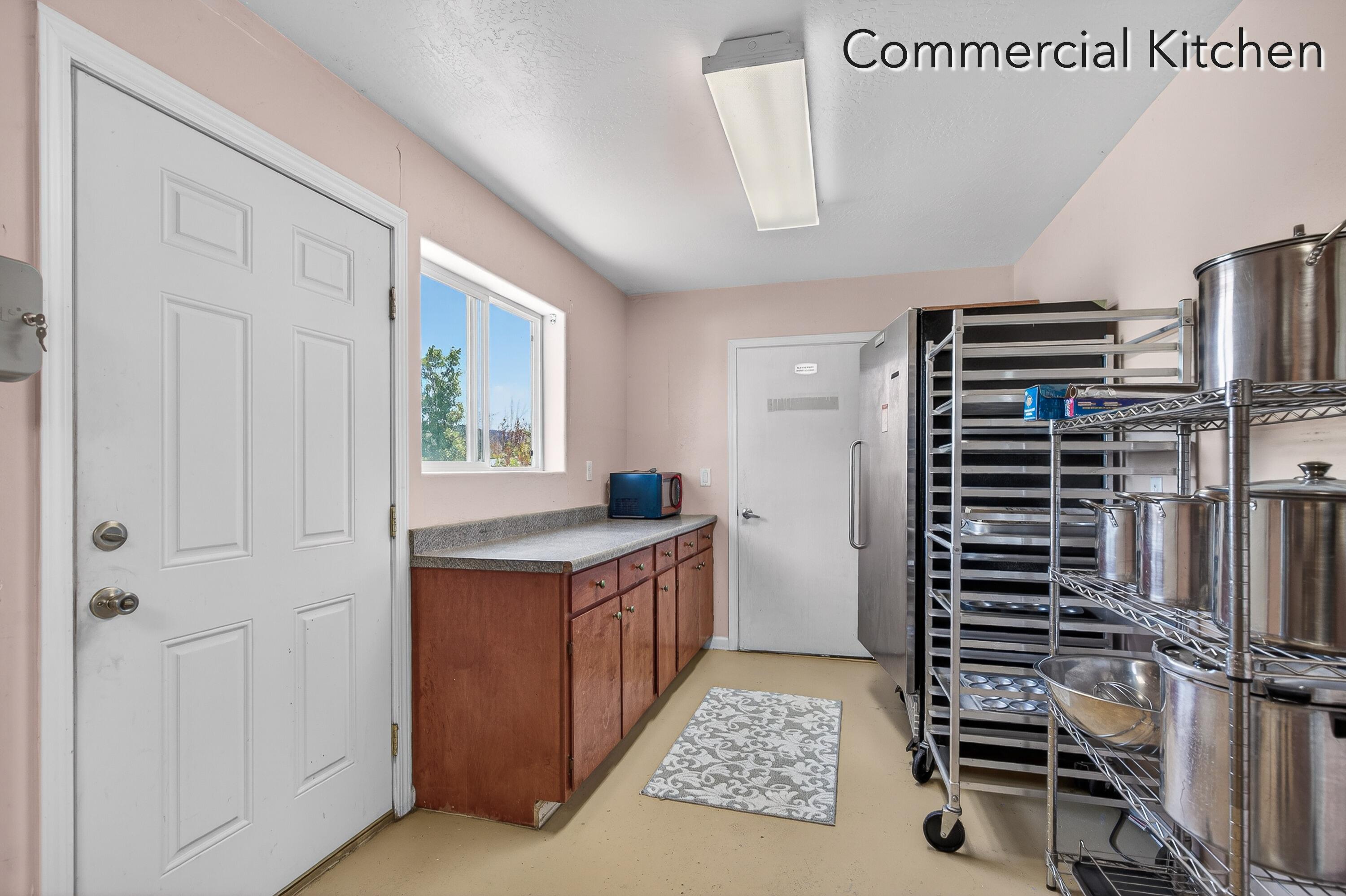 670 Old Stage Road Central Point, OR 97502 - Photo 51 of 79 9R9A7484