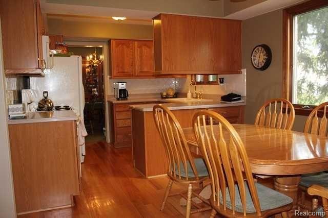 5870 Wedgewood Road Canton, MI 48187 - Photo 3 of 6 kitchen.jpg