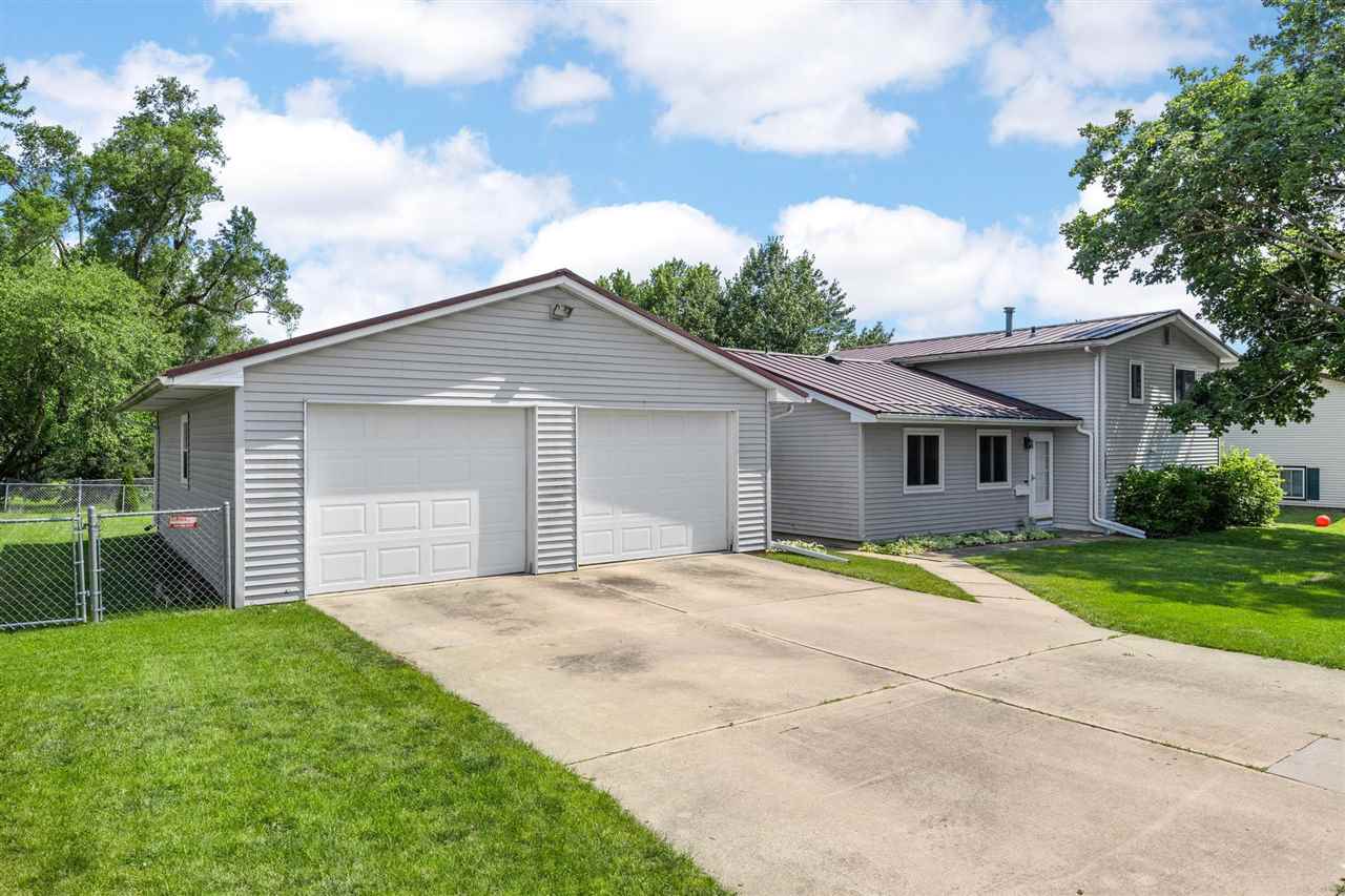 1870 Highland Road Ely, IA 52227 - Photo 2 of 37 Gallery Image 2
