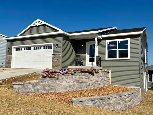 $367,111 | 1512 Wedgewood Drive, Watertown, WI 53098