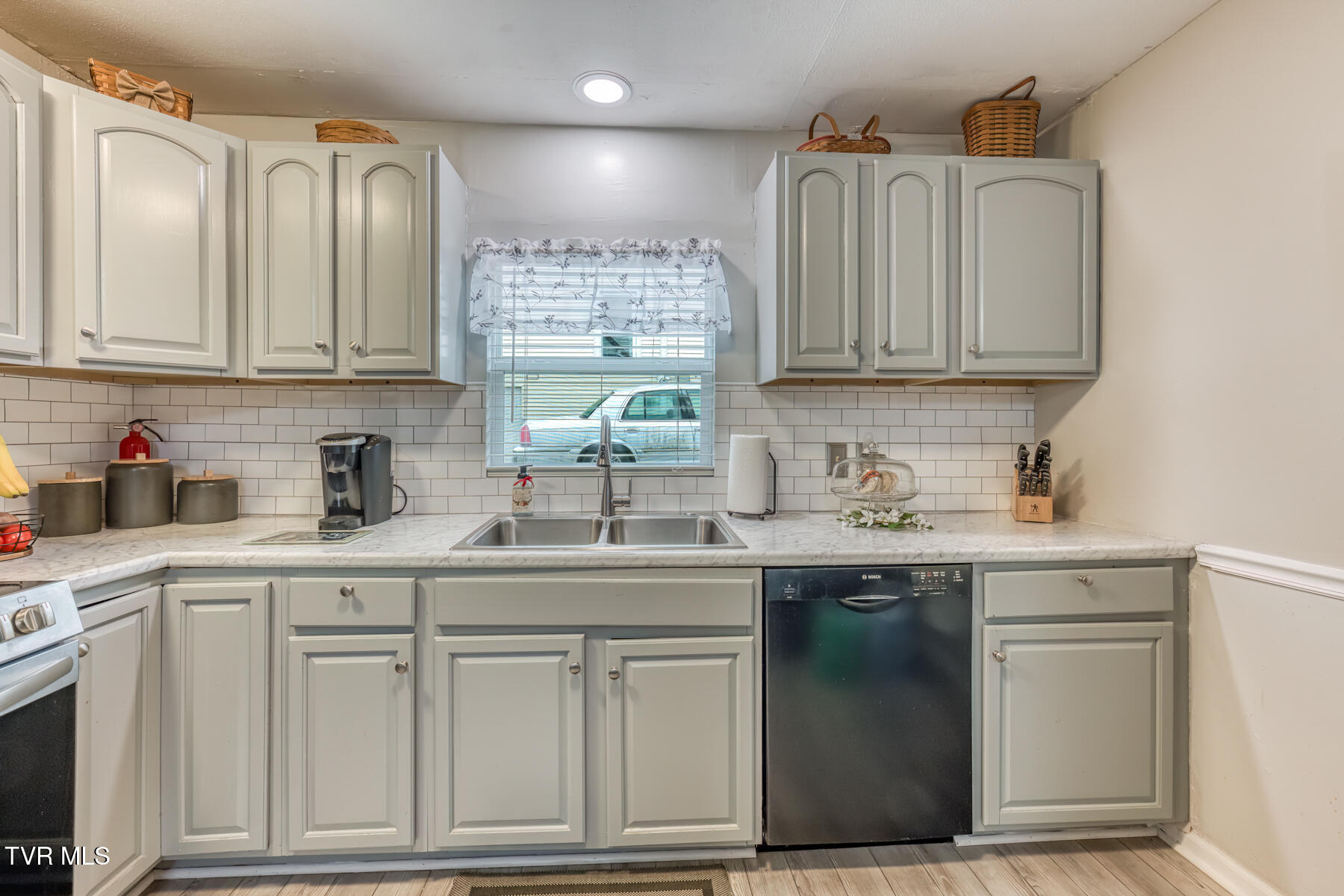 916 Clark Street Bristol, VA 24201 - Photo 23 of 34 916 Clark St-14