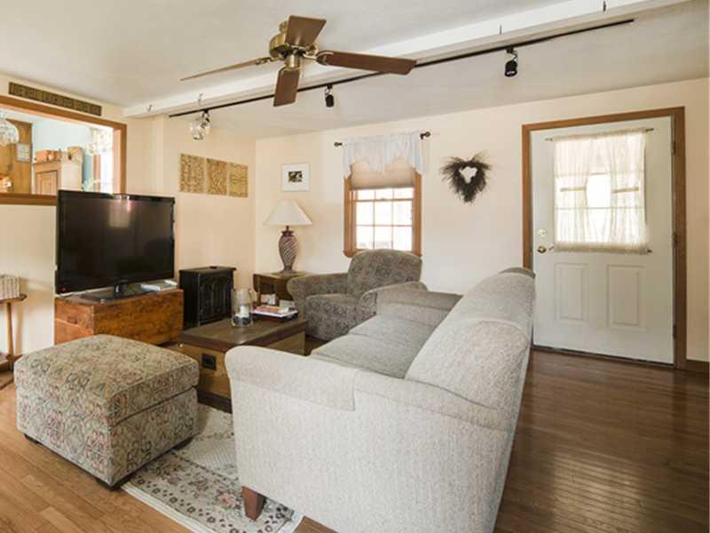 9 Oceanview Road Kennebunk, ME 04043 - Photo 22 of 22 Living Room. Livingroom with back...