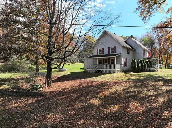 a view of a house with a yard