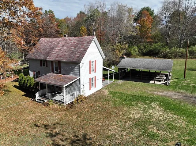 a view of a barn in the middle of a yard