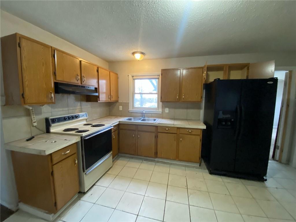 9001 East 75th Street Raytown, MO 64138 - Photo 3 of 7