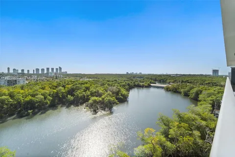 $629,900 | 16385 Biscayne Boulevard, Unit 1019, North Miami Beach, FL 33160