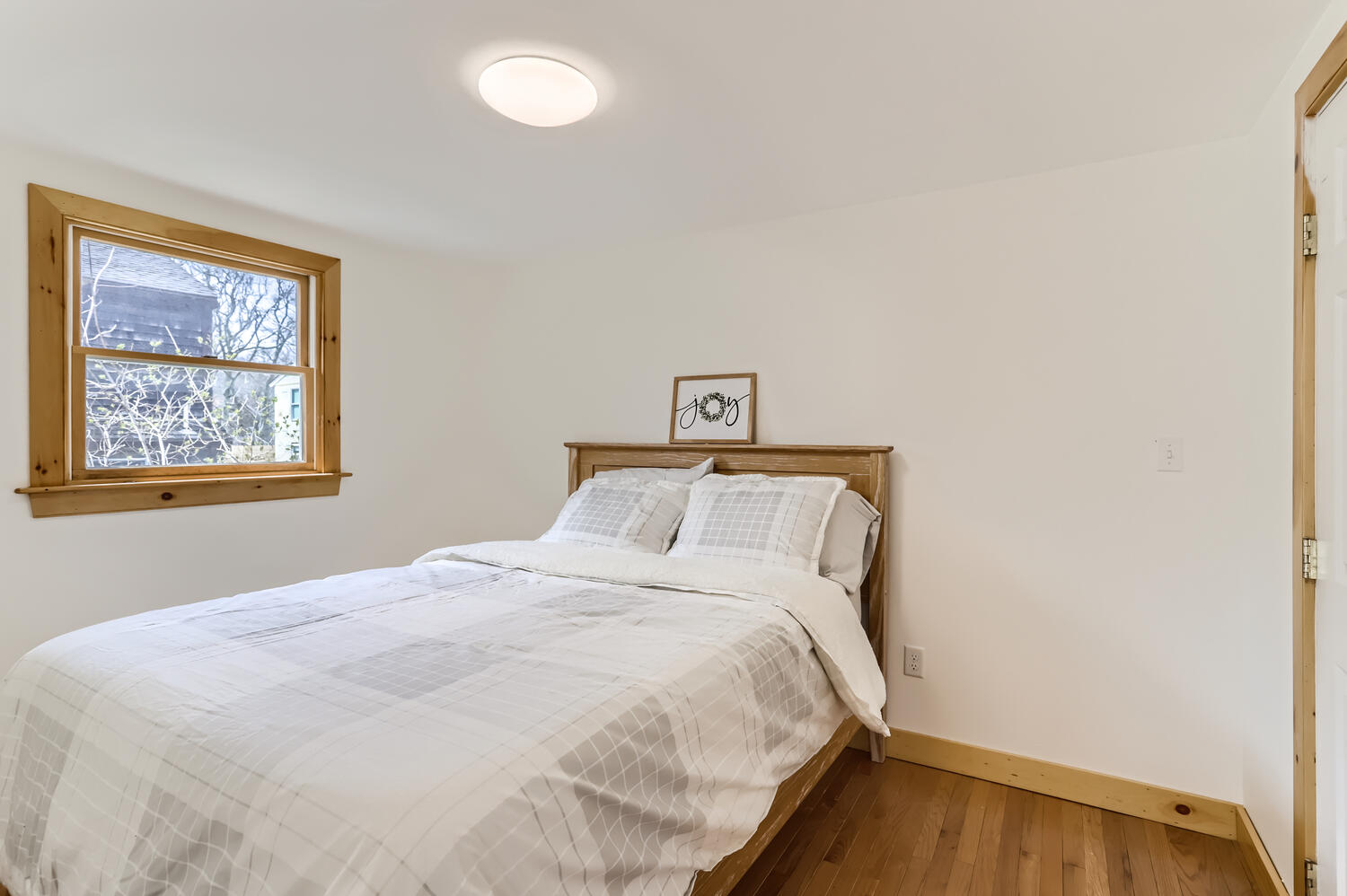 95 Summer Street Vineyard Haven, MA 02568 - Photo 13 of 23 a bedroom with a bed and a window