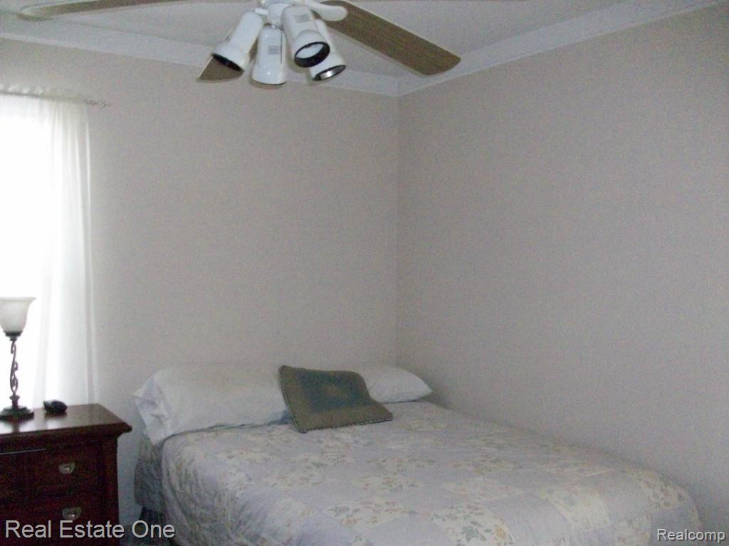 13517 Trenton Road Southgate, MI 48195 - Photo 22 of 27 Trenton Rd 031.jpg