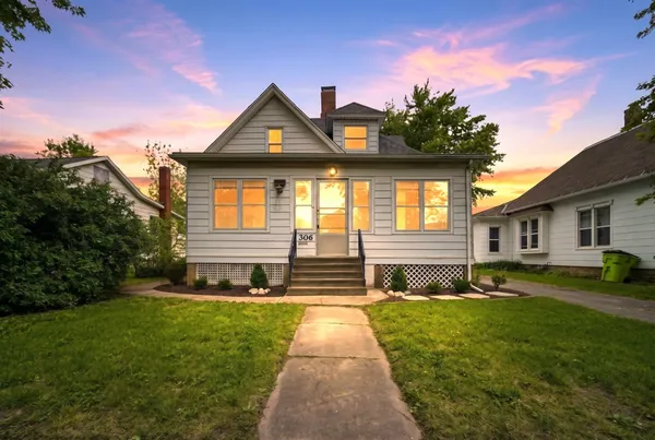 $235,000 | 306 East Oak Street, Fairbury, IL 61739