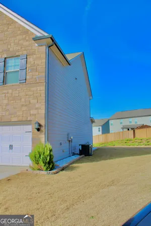 a view of a house with a backyard
