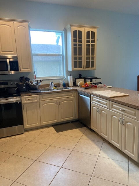 2757 Hypoluxo Road Lantana, FL 33462 - Photo 6 of 15 05