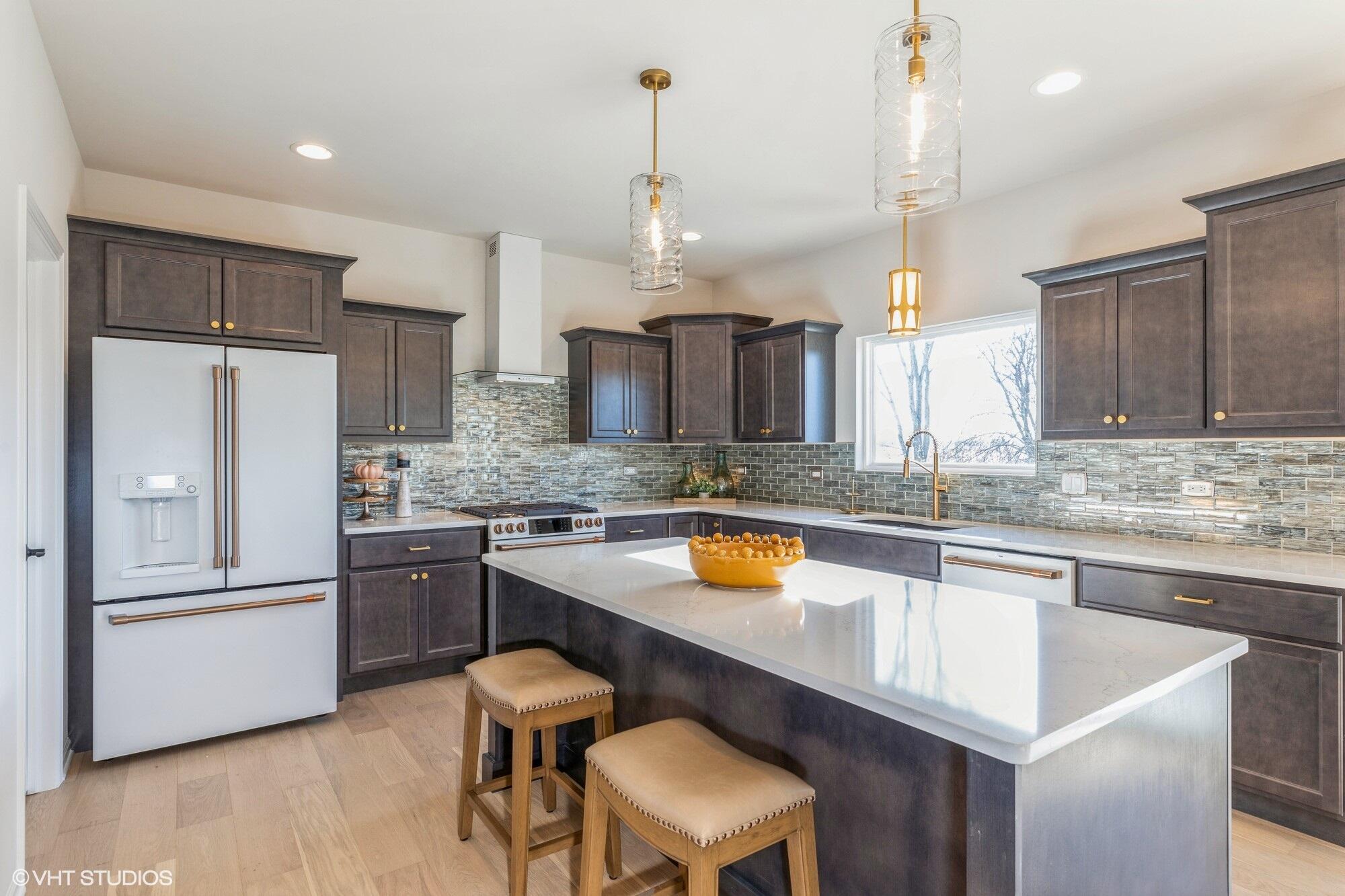 1317 77th Place Merrillville, IN 46410 - Photo 5 of 31 2000x1333