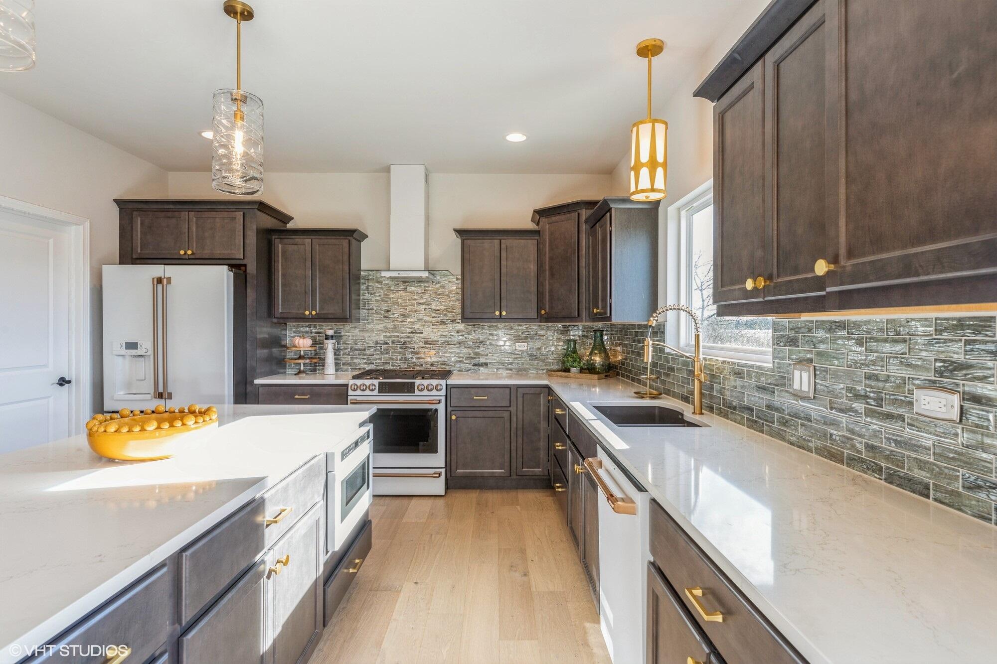 1317 77th Place Merrillville, IN 46410 - Photo 6 of 31 2000x1333