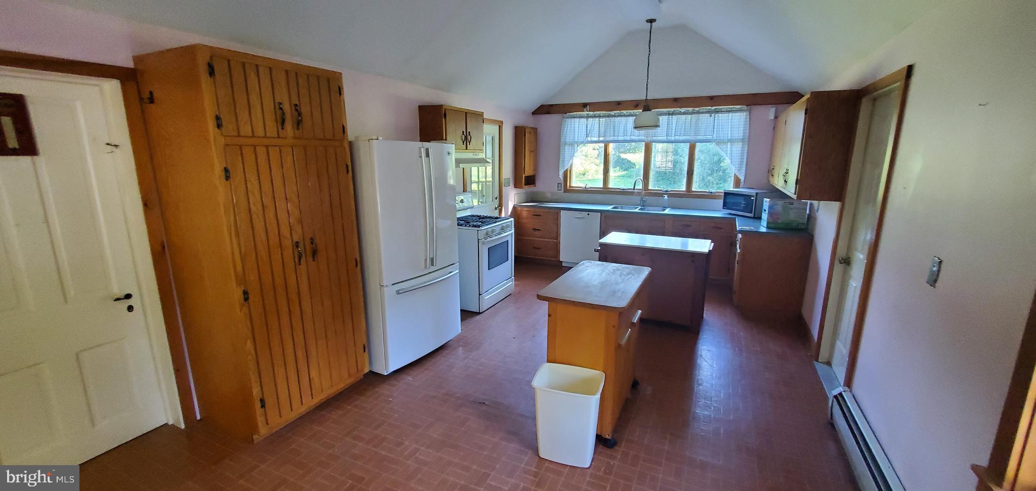 1076 Gypsy Hill Road Lancaster, PA 17602 - Photo 12 of 38 Gallery Image 12